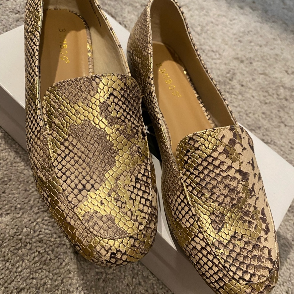 BAMBOO Women's Metallic Snake Print Loafers